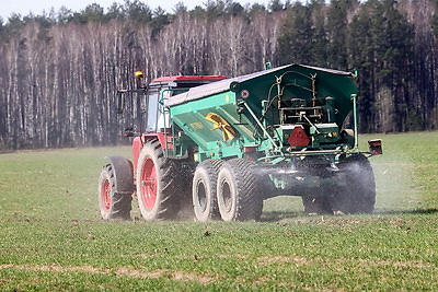 Аграрии Светлогорского района активно включились в посевную кампанию