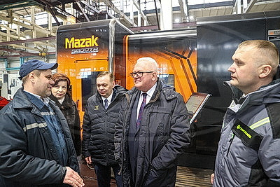 Идеал белорусской женщины, кадровый вопрос, развитие экономики. О чем говорил глава ЦИК с коллективом "Гомсельмаша"