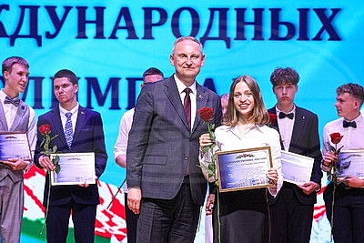 Будущее белорусской науки, культуры и спорта. Лучших выпускников Минска чествовали в Доме молодежи