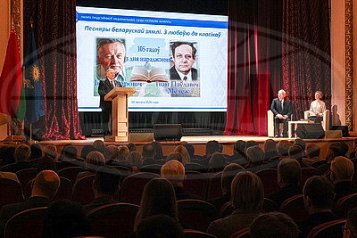 "Как можно их не читать, это же духовный фундамент". Современники о творчестве Шамякина и Мележа