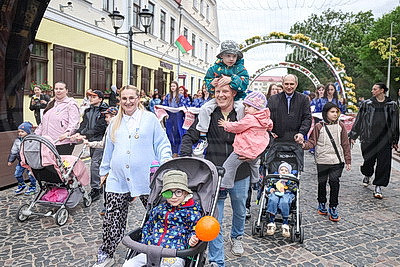 Необычный парад колясок в преддверии Дня защиты детей прошел в Гродно