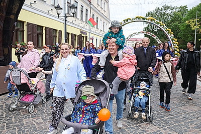Необычный парад колясок в преддверии Дня защиты детей прошел в Гродно