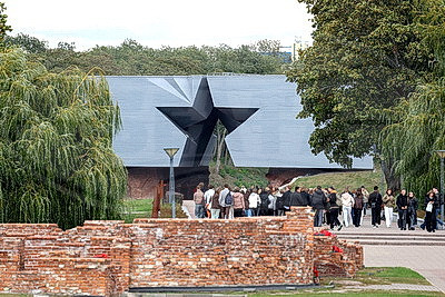 Мемориальному комплексу "Брестская крепость-герой" - 55 лет