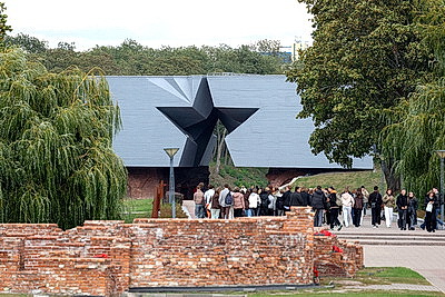 Мемориальному комплексу "Брестская крепость-герой" - 55 лет