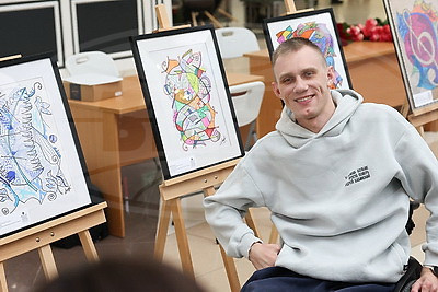 Выставку картин паралимпийцев представили в ходе проекта "Другая глубина" в Минске