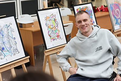 Выставку картин паралимпийцев представили в ходе проекта "Другая глубина" в Минске