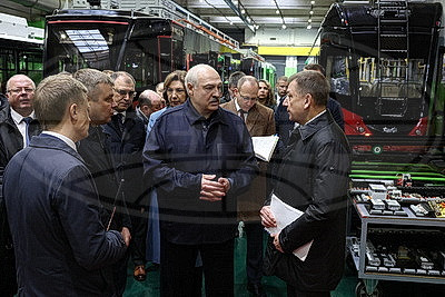 Лукашенко ознакомился с развитием производства отечественного пассажирского транспорта