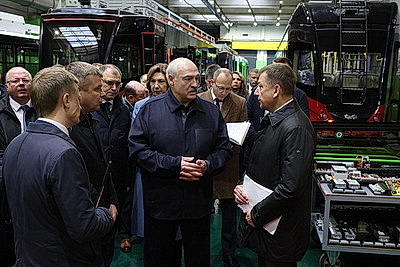 Лукашенко ознакомился с развитием производства отечественного пассажирского транспорта