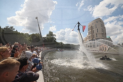 От парада на воде до интерактивных площадок. В Минске отметили День пожарной службы