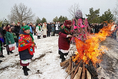 Старинный обряд "Чырачка" провели в агрогородке Тонеж