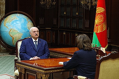 Лукашенко принял с докладом Кочанову