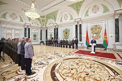 Праздник тех, кто является оплотом мира и стабильности. Лукашенко про День защитников Отечества и ВС