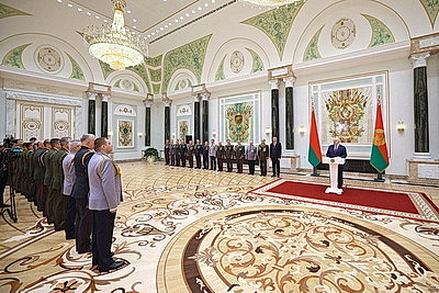 Праздник тех, кто является оплотом мира и стабильности. Лукашенко про День защитников Отечества и ВС