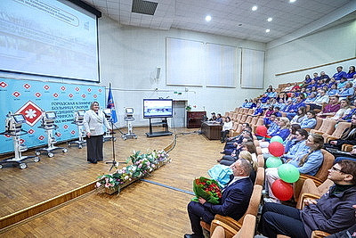 Пять аппаратов ИВЛ передали Городской клинической больнице скорой медицинской помощи
