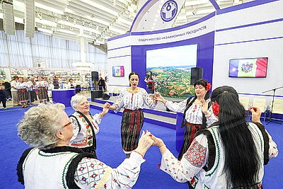 Фольклорные танцы и книги о подвигах. Презентация Армении и Молдовы прошла на Минской книжной выставке-ярмарке