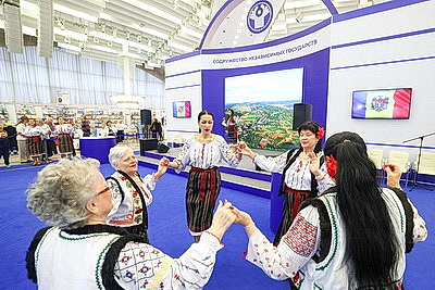 Фольклорные танцы и книги о подвигах. Презентация Армении и Молдовы прошла на Минской книжной выставке-ярмарке