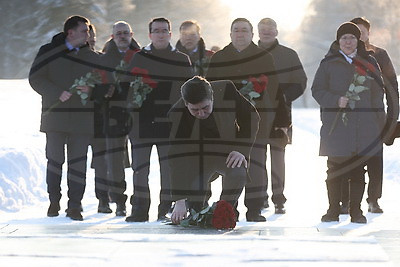 Председатель Мажилиса Парламента Республики Казахстан возложил цветы в МК "Хатынь"