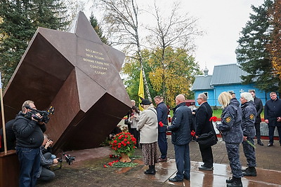 В Горецком районе почтили память героев битвы под Ленино и перезахоронили останки советских воинов