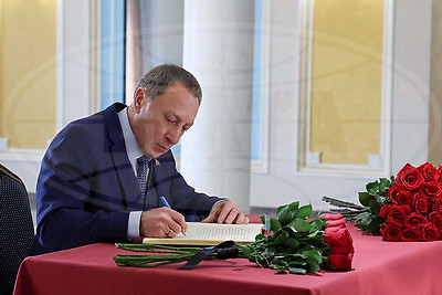 Снопков оставил запись в книге соболезнований в посольстве Казахстана в связи с гибелью военнослужащих