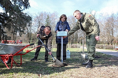 Республиканский субботник: председатель и члены Совета Республики трудились на благоустройстве мемориала