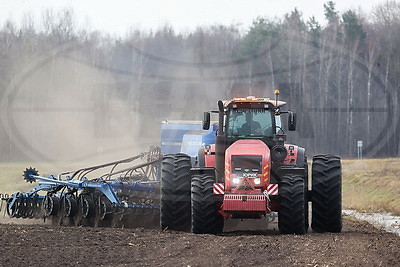 Аграрии Брестской области продолжают сев ранних яровых зерновых и зернобобовых культур