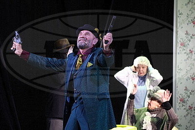 Премьеру комедии "Особо опасные пенсионеры" представил театр им. М.Горького