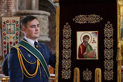 Брестской таможне вручили хоругвь с ликом апостола Матфея