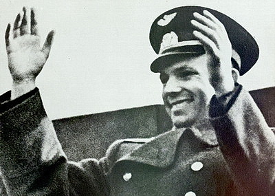 Письмо Гагарина, значки, плакаты. В Витебске открылась посвященная космосу выставка