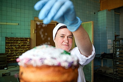 По классическим рецептам. Предприятия Белкоопсоюза поставят в торговую сеть около 100 тонн праздничной продукции