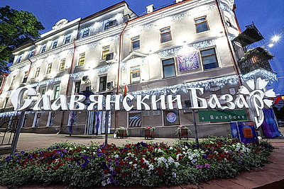 Новая красочная иллюминация украсила фестивальный Витебск