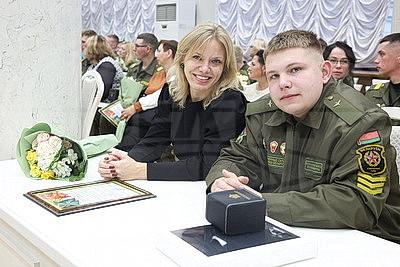В Минске чествовали лучших военнослужащих срочной службы и их матерей