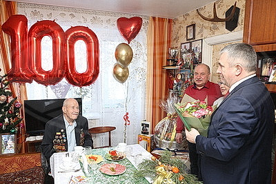 В Гомеле поздравили ветерана ВОВ Николая Касперовича с 100-летним юбилеем