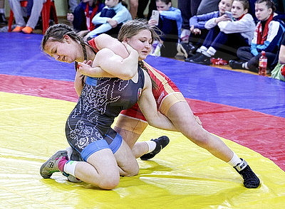 Более 200 юных спортсменов состязаются в республиканском турнире по вольной борьбе в Витебске