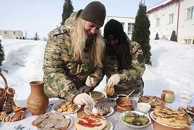 Домашние блины, конкурсы и приятные сюрпризы. В воинской части в Могилеве встретили Масленицу