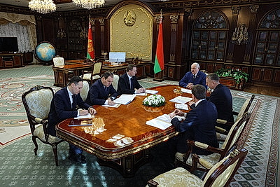 Лукашенко принял доклад Нацбанка, выступив за здоровую конкуренцию в решении важных для страны вопросов