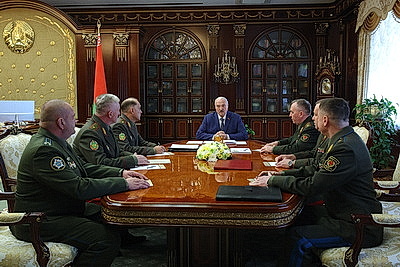 Лукашенко заслушал доклад по тематике плана строительства и развития Вооруженных Сил