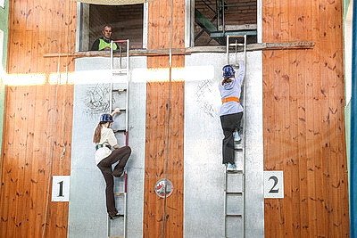 В Бресте проходит первенство города по подъему по штурмовой лестнице