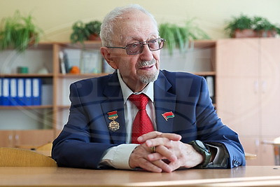 Народный учитель Фельдман: Математика учит находить выходы из тупиков, воспитывает трудолюбие и настойчивость