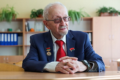 Народный учитель Фельдман: Математика учит находить выходы из тупиков, воспитывает трудолюбие и настойчивость