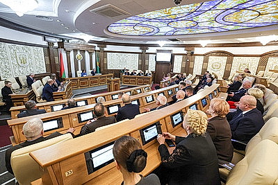 С деятельностью Верховного Суда ознакомились члены Совета Республики