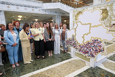 Делегация БСЖ из Брестской области посетила с экскурсией Дворец Независимости